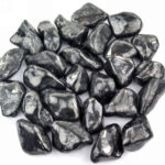 Schungit Trommelsteine Ø ca. 35 – 60 mm Edelsteine Heilsteine bei Wunderstein24