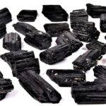 Turmalin Kristalle schwarz Ø ca. 20 – 50 mm Edelsteine Heilsteine bei Wunderstein24