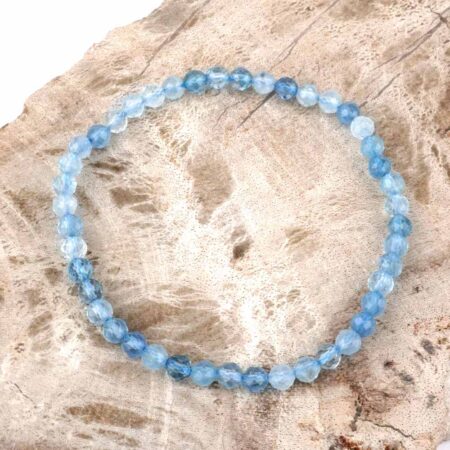 Aquamarin facettiertes Ø 4,5 mm Kugel | Perlen Armband AAA-Qualität flexibel und dehnbar Edelsteine Heilsteine bei Wunderstein24