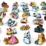Wismut (Bismuth) Kristall Stufe 15 – 20 g / Stck Ø je 30 – 40 mm in einzigartiger Qualität und Farbe Edelsteine Heilsteine bei Wunderstein24