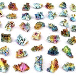 Wismut (Bismuth) Kristall Stufe 15 – 20 g / Stck Ø je 30 – 40 mm in einzigartiger Qualität und Farbe Edelsteine Heilsteine bei Wunderstein24
