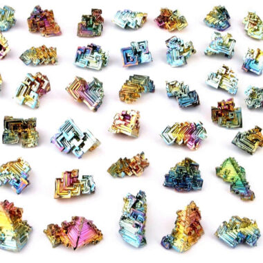 Wismut (Bismuth) Kristall Stufe 10 – 15 g / Stck Ø je 25 – 35 mm in einzigartiger Qualität und Farbe Edelsteine Heilsteine bei Wunderstein24