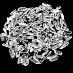 Mikro Bergkristall-Spitzen sehr klein glasklar Länge ca. 10 – 30 mm Edelsteine Heilsteine bei Wunderstein24