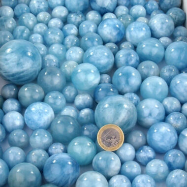 Aquamarin Kugel Ø 28 mm aus Brasilien in bester Qualität und Farbe Edelsteine Heilsteine bei Wunderstein24