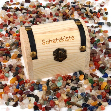 Schatzkiste | Piraten – Schatztruhe mit 200 g Edelsteinmischung Ø ca. 6 – 10 mm Edelsteine Heilsteine bei Wunderstein24