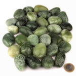 Jade | Serpentin Trommelsteine handpoliert Ø ca. 35 – 50 mm Edelsteine Heilsteine bei Wunderstein24