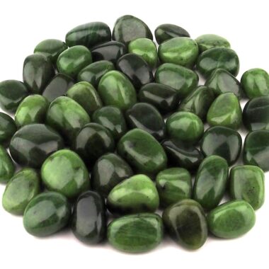 Nephrit | Jade Trommelsteine handpoliert Ø ca. 20 – 30 mm Edelsteine Heilsteine bei Wunderstein24