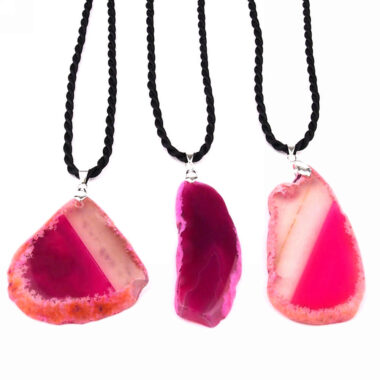 Achat – Scheiben Anhänger pink | rosa mit Kette aus geflochtener Baumwolle Edelsteine Heilsteine bei Wunderstein24
