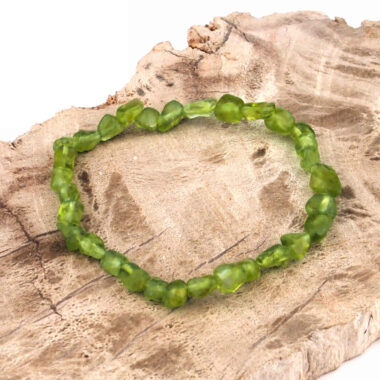 Olivin | Peridot Ø 6 x 8 mm Nugget Edelstein Armband flexibel und dehnbar Edelsteine Heilsteine bei Wunderstein24