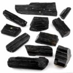 große Turmalin Kristalle schwarz Ø ca. 50 – 100 mm Edelsteine Heilsteine bei Wunderstein24