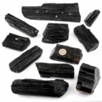 großer Turmalin Kristall schwarz 900 – 1000 g aus Madagaskar Edelsteine Heilsteine bei Wunderstein24