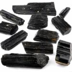 großer Turmalin Kristall schwarz 900 – 1000 g aus Madagaskar Edelsteine Heilsteine bei Wunderstein24