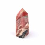 Rhodochrosit Obelisk | Spitze Höhe 59 mm poliert aus Argentinien in bester Farbe Edelsteine Heilsteine bei Wunderstein24
