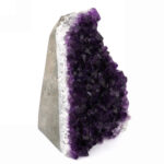 große Amethyst Stufe mit Standfläche aus Uruguay in bester Farbe Edelsteine Heilsteine bei Wunderstein24