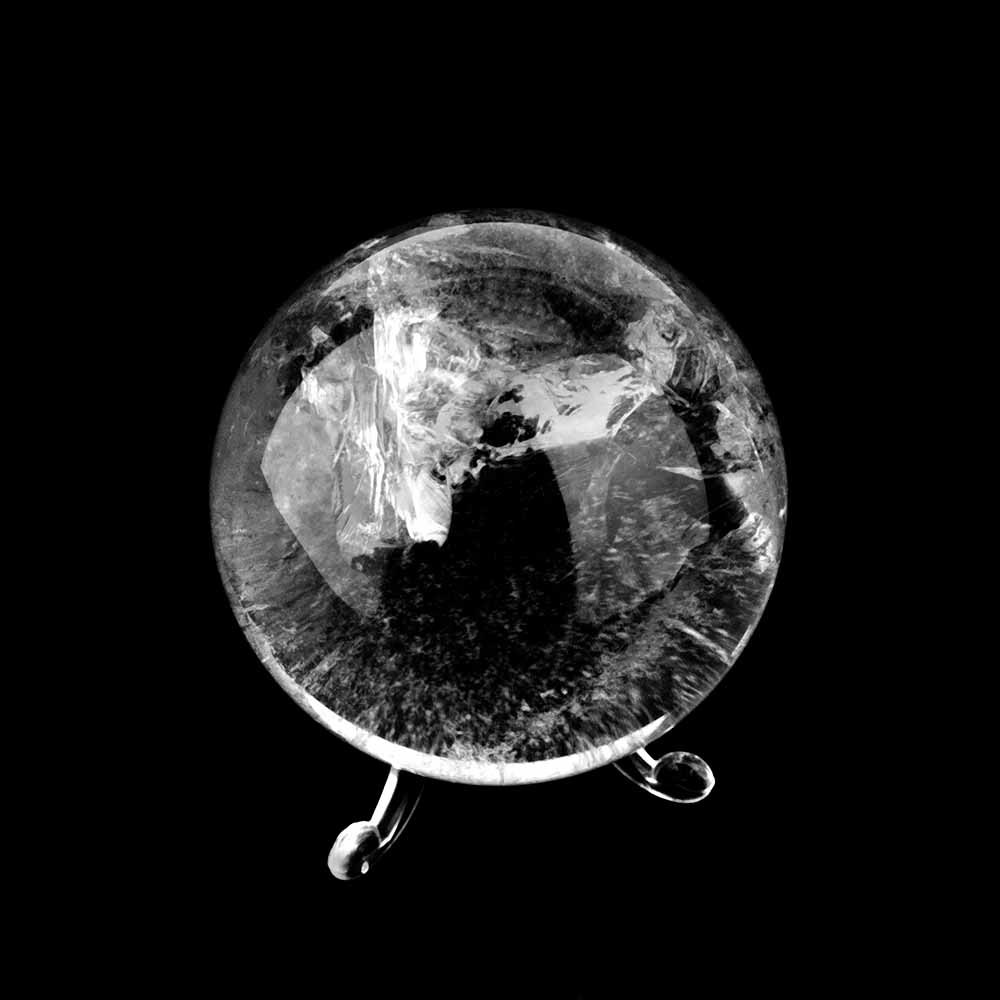 große Bergkristall Kugel Ø 69 mm transparent und glasklar aus Brasilien Edelsteine Heilsteine bei Wunderstein24